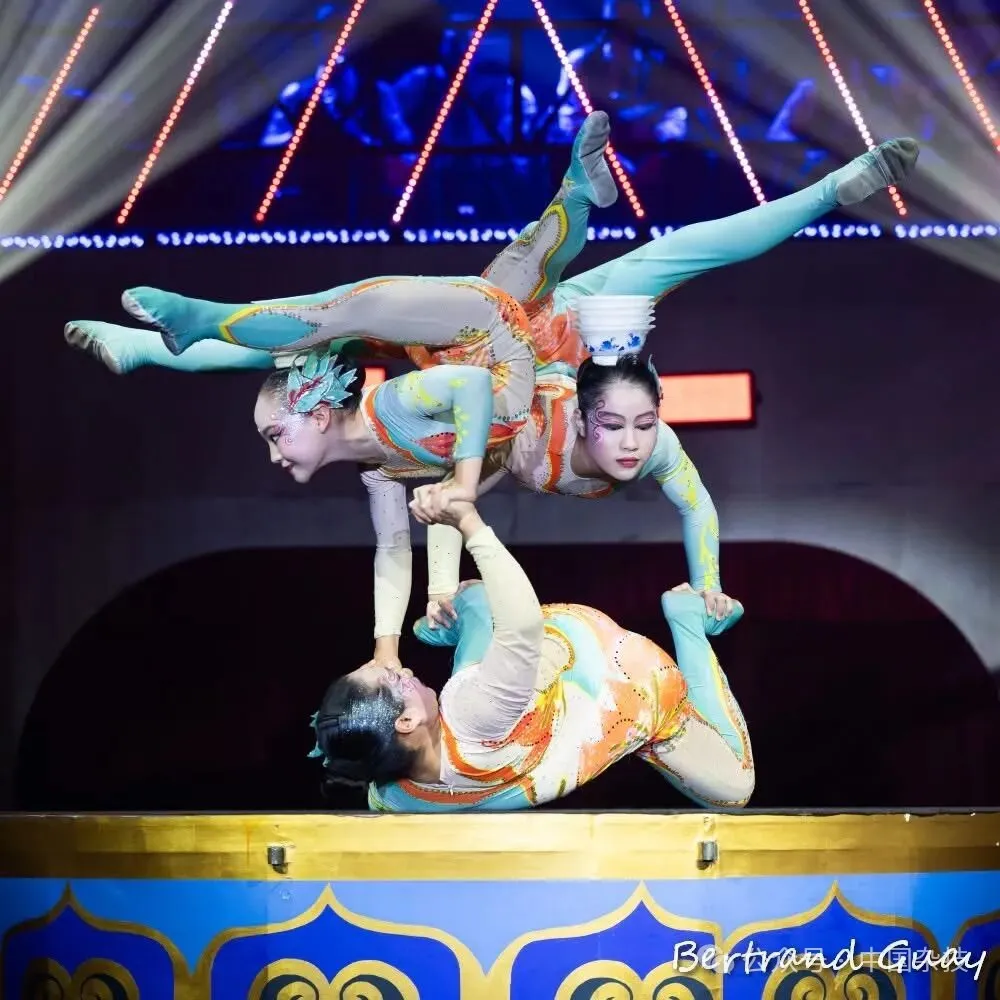 Live performance photo of 'Radiant Glory – Bowl Balancing
