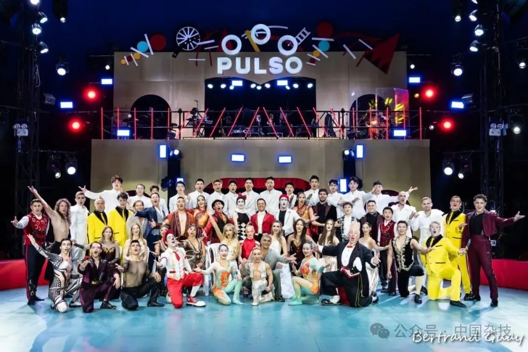 Cast photo at the venue