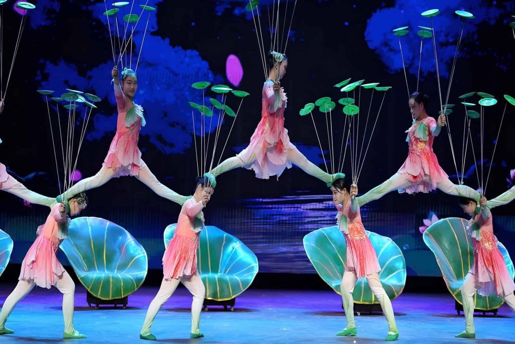 Chaoyang Theatre acrobatics show with thousand-year heritage
