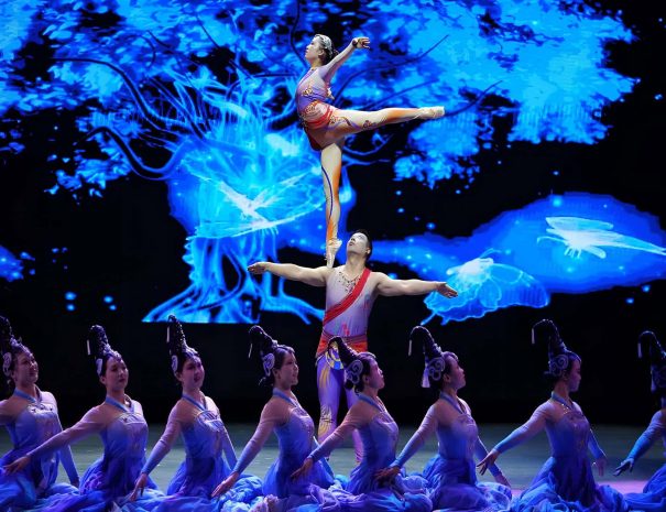 Chaoyang Theatre acrobatics show with thousand-year heritage