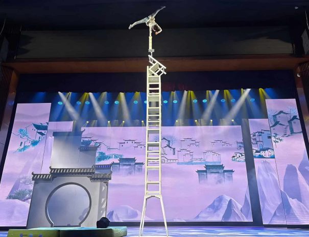 Chaoyang Theatre acrobatics show with thousand-year heritage